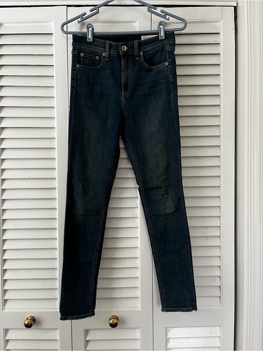 Dark Wash Women’s Skinny Jeans